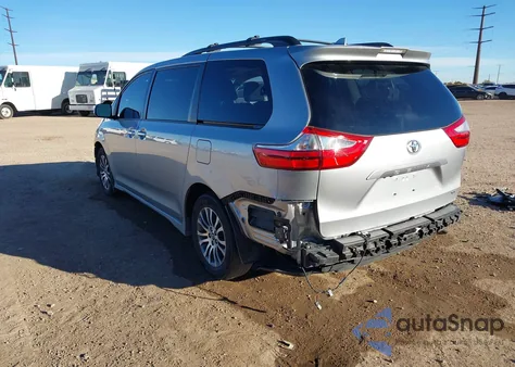 2018 Toyota Sienna Xle Premium 8 Passenger z USA, uszkodzony, nr VIN 5TDYZ3DC7JS935819